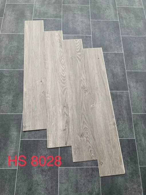 Sàn Nhựa Hèm Khóa Universe Hs8028